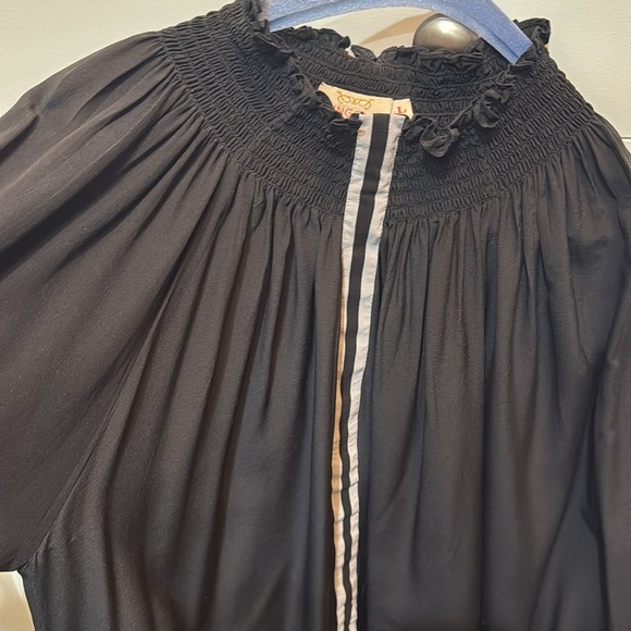 Elegant Black Women's Blouse with Ruffled Collar - Picture 2 of 3
